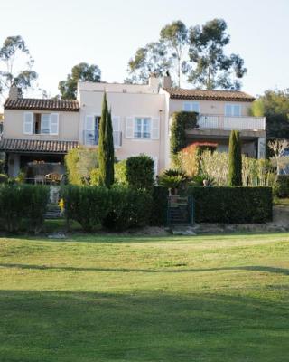 Charmantes Haus im Golf Club Saint Tropez