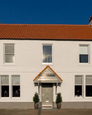 Newly Renovated early 19th Century Cottage with Hot-Tub