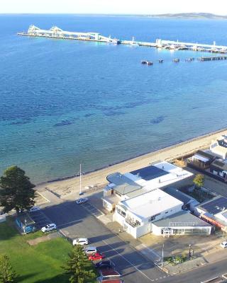 Tasman Beachside Apartment