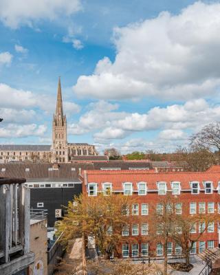 Cosy Two-Bedroom Double En-Suite - Cathedral Views