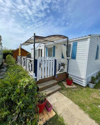 Sylvie propriétaire du mobil-home " Camping de la Chanterie"