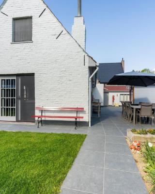 Farmhouse in Beveren near Beach & Garden