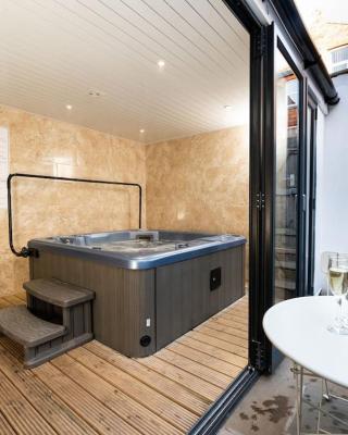 Scarborough Stays - Luxury Townhouse Ideal for large groups - HOT TUB