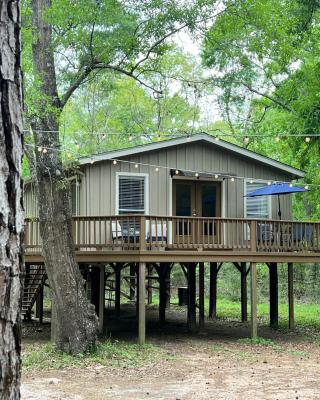 2 BDRM Treehouse Hideout- Lake Conroe with Boat ramp