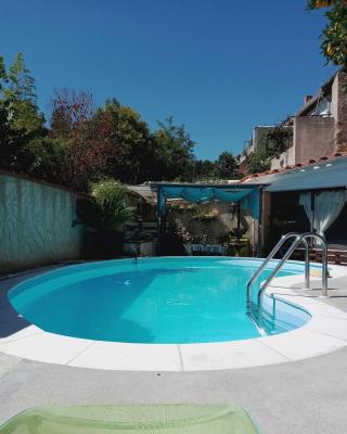 BELLE MAISON DE CARACTERE Dans VILLAGE et sa PISCINE Privée 7 PERS- 3 Chambres - 12 Rue Emile Zola