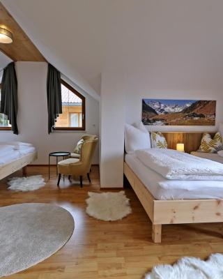 Neu eingerichtetes Ferienhaus mit Bergblick und großer Sonnenterrasse
