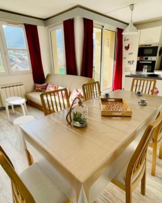 Bright 50 M With Balcony And View On The Valley