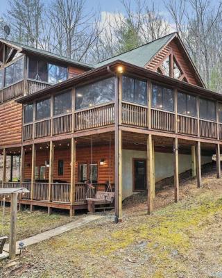 Relaxing Cabin near Bear Claw Vineyard, Hot Tub, Game Room, Pet Friendly