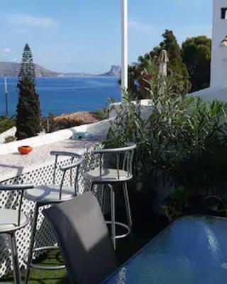 House in the center of albir, 2 min walk from the beach