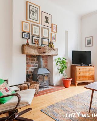 Cozy with Character Vibrant Cottage Style Flat at Leith Links Park