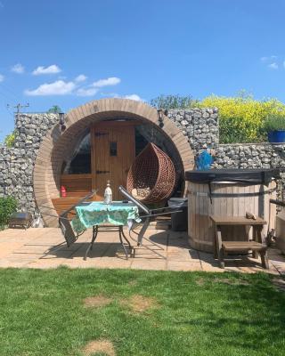 Romantic escape luxury hobbit house with hot tub