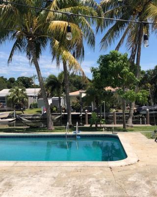 Modern Spanish Villa- Pool- By River-Tropical !!!