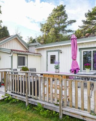 Lovely Home In Strömstad With Wifi