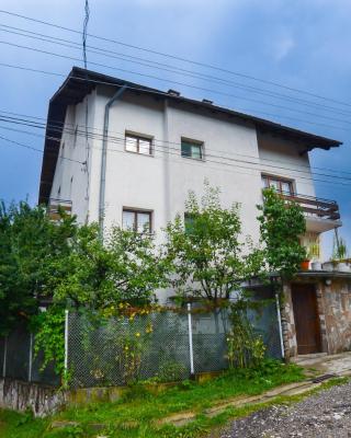 Topuzovi Guest House