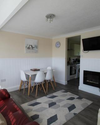 Relaxing Chalet on popular California Sands short stroll to beach, nr Norfolk Broads & Great Yarmouth