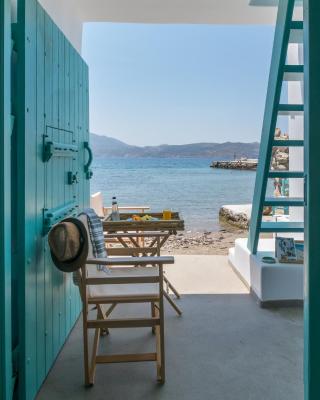 Turquoise Boathouse in Klima I