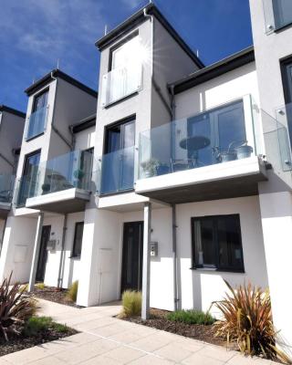 3 Grove Mews