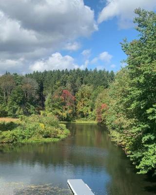 GORGEOUS Poconos Springtime by the Lake!