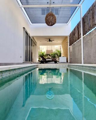 Modern Villa Rutelena +Good location+Pool+AC+Sleeps 12