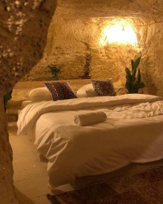 7 Caves Hotel