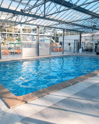 Chez Ced et Laeti, Appartement privé avec jardin et terrasse dans résidence l'estuaire muni d'une piscine couverte et aire de jeu, Linge de lit et de salle d'eau ainsi que télé, compris dans le tarif Profitez à fond de notre belle région
