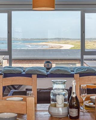 Pass the Keys Sea View Apartment in centre of Rhosneigr