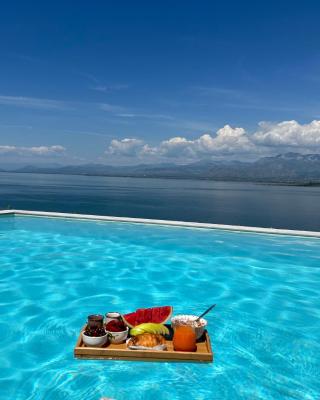 Lake Breeze Villa with a Pool & Magnificent Views