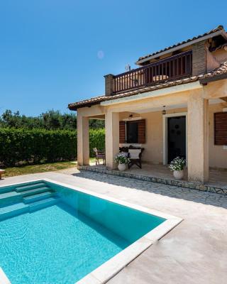 Casa Koukounaria