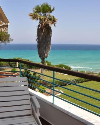 Yades elegant villa 2 minutes away from the beach