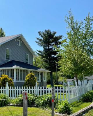 Drop Anchor Cottages and Lake House