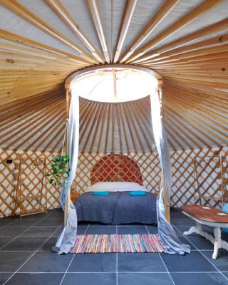 Unique underfloor heated Yurt with Hot tub