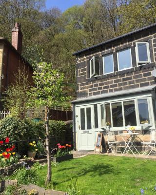 Calderside Cottage (2 BDR Central Hebden Bridge)