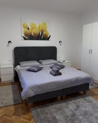 Apartment & Rooms - Marina