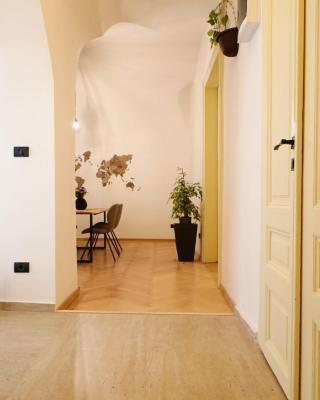 The Industrique Home - 3 Bedroom Apartment