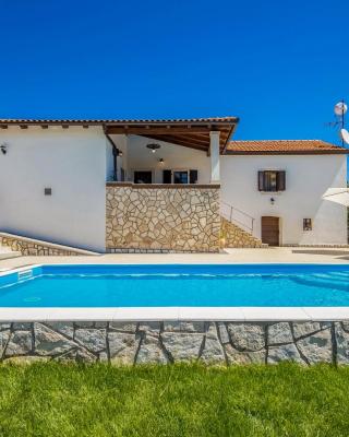 Villa Simici quiet peaceful place with pool perfect to enjoy the nature