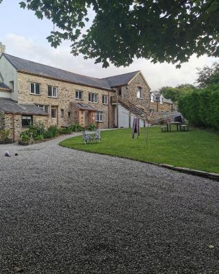 THE OLD RECTORY SOUTHCOTT APARTMENT in Jacobstow 10 mins to Widemouth bay and Crackington Haven,15 mins Bude,20 mins tintagel, 27 mins Port Issac