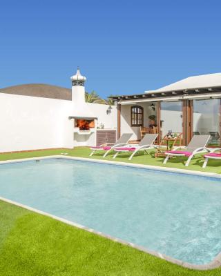 Villa Vegueta by Villa Plus