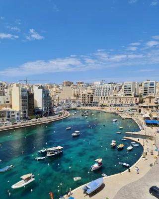 2 Bedroom Seafront Duplex Penthouse in the heart of Spinola Bay