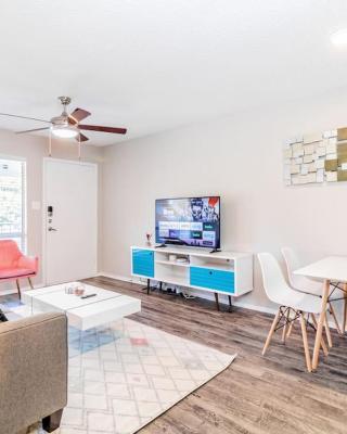SoCo Chic Apartment Suites Close to Downtown