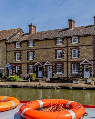 3 Canalside Cottages