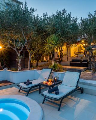 House Oliva with private pool and large garden