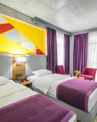 Hotel Adora