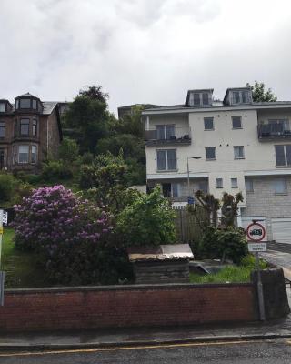 Beautiful 3-Bed Apartment in Gourock