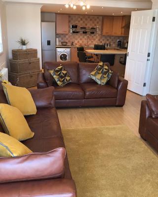 Beautiful 3-Bed Apartment in Gourock