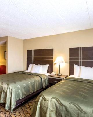 Norwood Inn & Suites Milwaukee