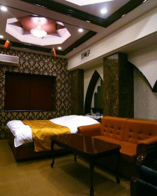 Hotel Hyper (Adult Only)