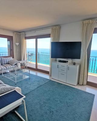Spacious seafront apartment