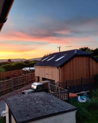 Scandi-luxe Studio, with wood fired hot tub