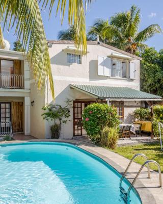 PAILLE EN QUEUE with HEATED POOL PISCINE CHAUFFEE