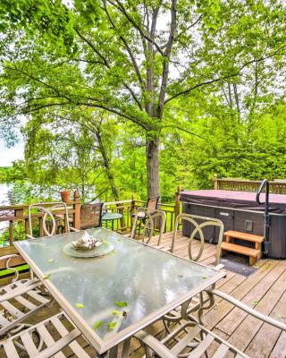 Cozy Retreat with Hot Tub, on Sleepy Hollow Lake!
